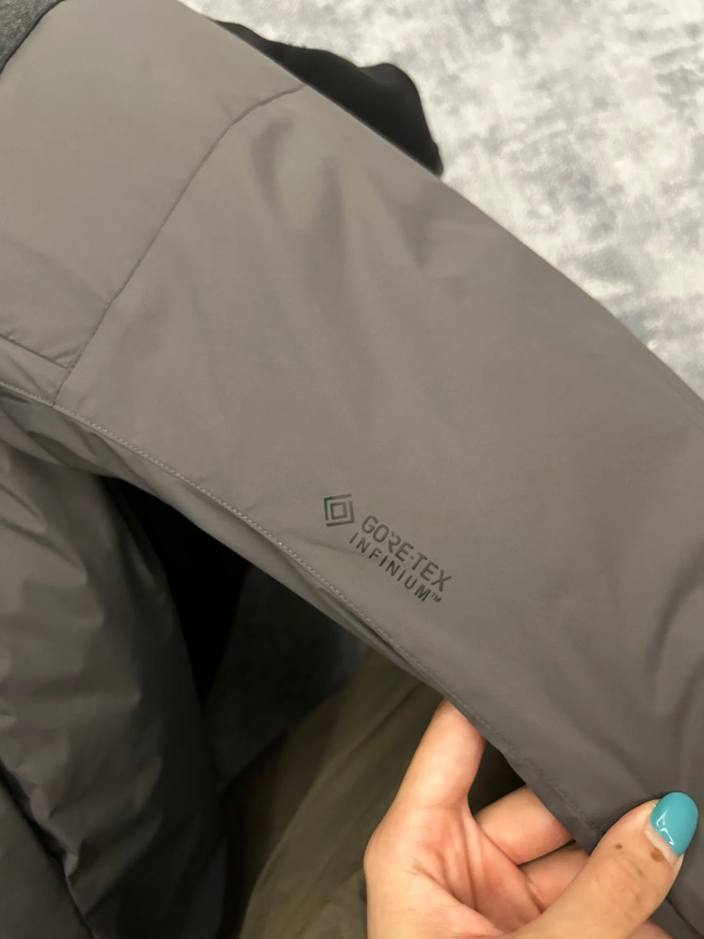 Arcteryx/ Leaf Cold Gen 2 ! N WINDSTOPPER 2L ， Coreloft 100 ， 。 Cold Series ， ， ， ！ ， 。 windstopper ,n Gossamera Fusion WS。 ， ： 1： WINDSTOPPER ， ， ， ， 。 Coreloft ， 。 。 2： 。 3： ， ， 。 4： ， ， 。 ， ， 。 1:1 ， ！ ， ！ ：Black/ / Gray/ / Size：S-XXL Size S 118 51 70 M 122 53 72 L 126 55 74 XL 130 56 76 XXL 134 57 78